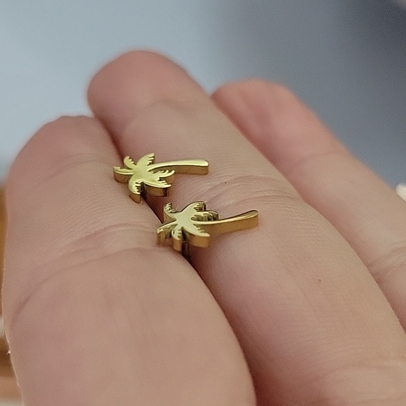 Palm Tree Stud Earrings - Picture 4 of 4
